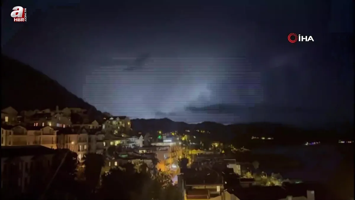 Kaş’ta şimşeklerin dansı kamerada