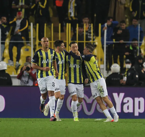Fenerbahçe'de 3'lü savunma sistemi sona erdi! İşte Pereira'nın yeni taktiği - 4