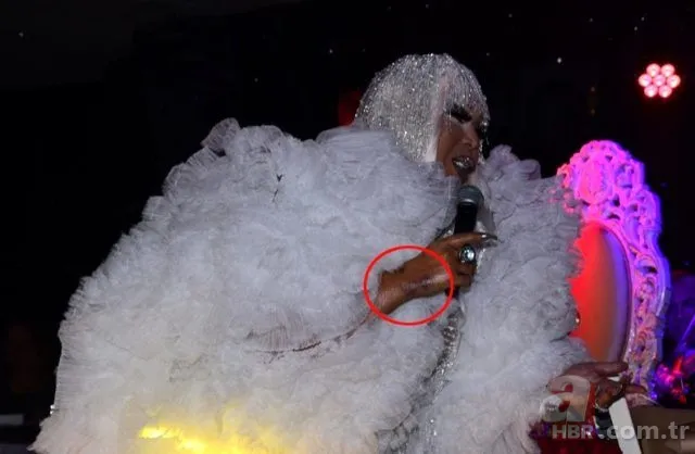 Bülent Ersoy'a ne oldu? Bülent Ersoy moraran elleriyle sevenlerini korkuttu 1