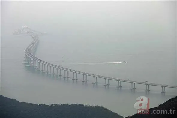 Dünyanın en uzun deniz köprüsünü açtı