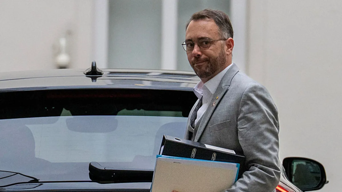 Belçika Dışişleri Bakanı Prevot'un uçağı acil iniş yaptı