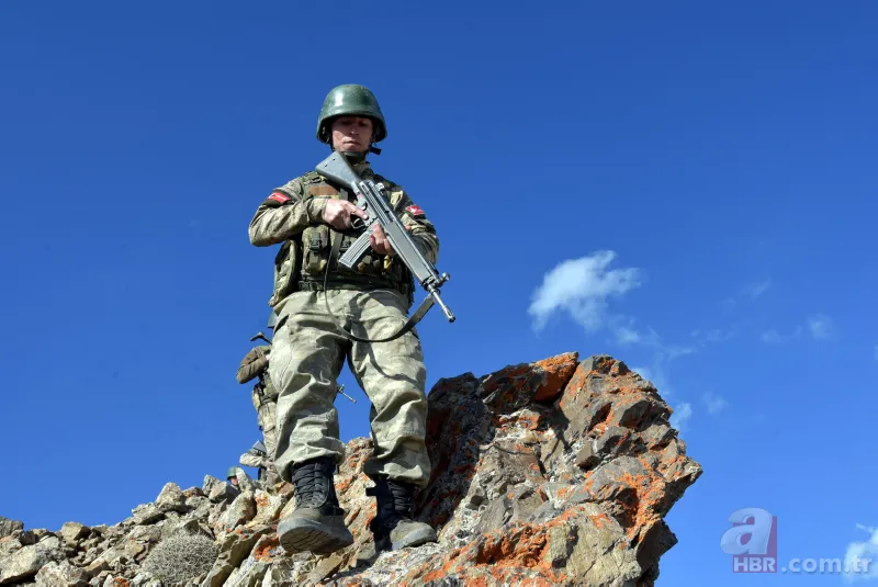 Hakkari Yüksekova'da Hudut Kartalları dosta güven düşmana korku salıyor 23