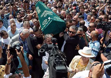 Vatan Şaşmaz'ın cenazesinde büyük ayıp!