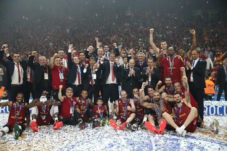 Ergin Ataman: Futbolun başına da geçebilirim