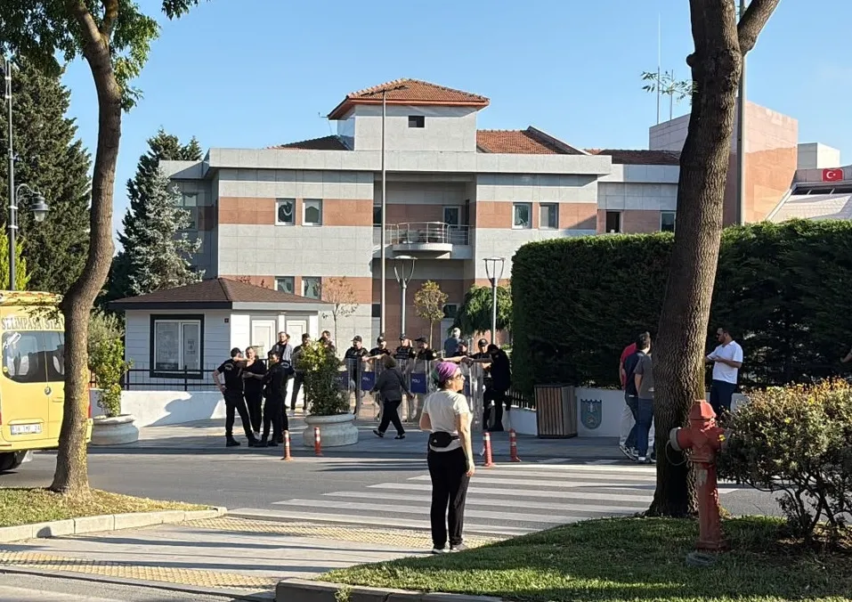 CHP'li Silivri Belediyesi'ne yolsuzluk operasyonu! Belediye Başkanı Bora Balcıoğlu gözaltında - 3