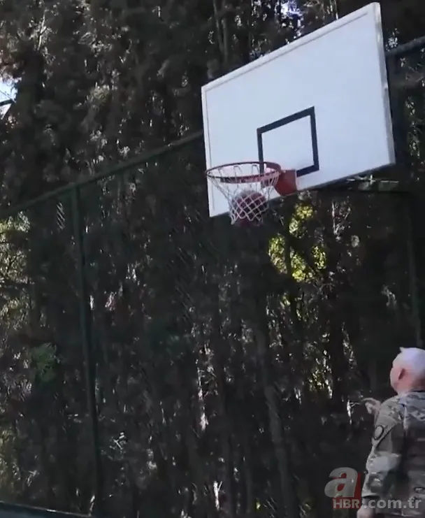 Suriye lideri Şara CENTCOM Komutanı Cooper ile basketbol oynadı 6
