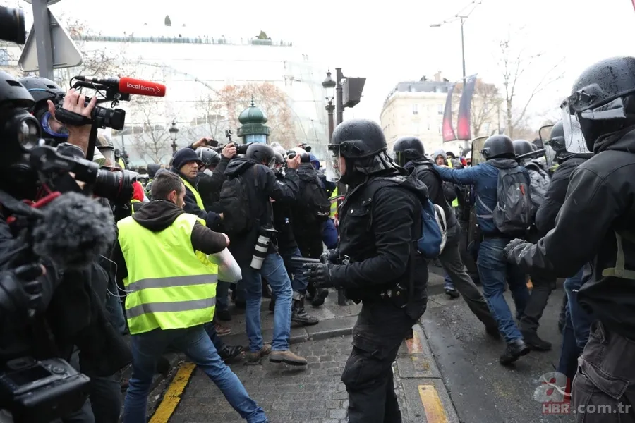 Fransa'da Macron için 'diktatör' sloganları 2