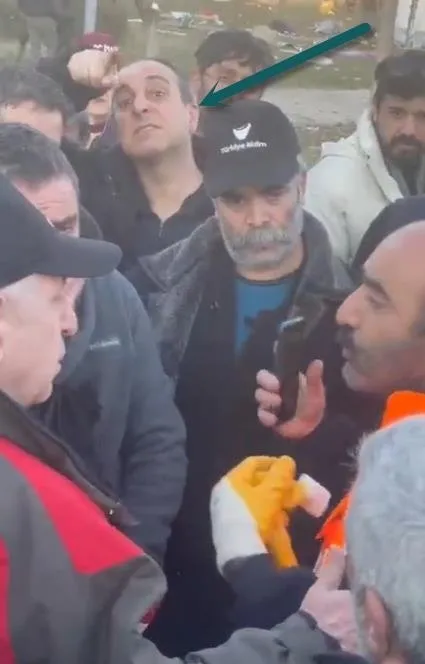 depremden-siyaset-devsiren-umit-ozdaga-arama-kurtarma-ekiplerinden-tepki-senden-biktik-1676232697626.jpeg Depremden siyaset devşiren Ümit Özdağ'a enkaz başında tepki: "Bıktık"