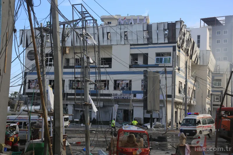 Somali'de meydana gelen patlamalarda en az 100 kişi öldü 9