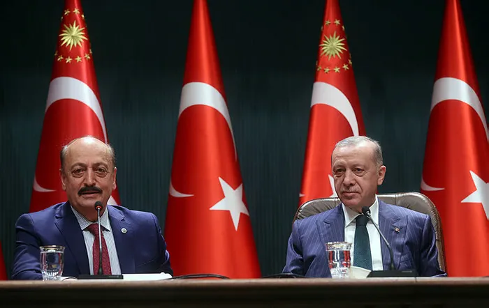 Çalışma ve Sosyal Güvenlik Bakanı Vedat Bilgin’den 2022 yılı asgari ücret açıklaması