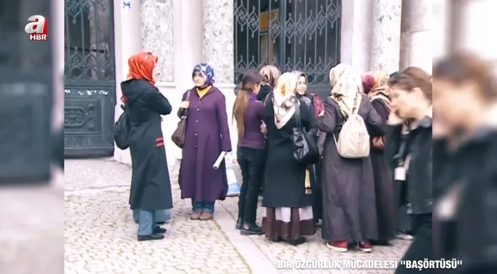 turkiyenin-kara-lekesinden-buyuk-sahlanisa-bir-ozgurluk-mucadelesi-basortusu-1786210330063.jpg Türkiye'nin kara lekesinden büyük şahlanışa: Bir Özgürlük Mücadelesi: Başörtüsü - 1