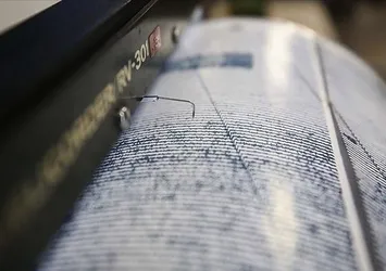 İzmir'deki peş peşe depremler! Korkutan uyarı: Bu bölge 6.8- 6.9 büyüklüğünde bir deprem üretmeye gebe