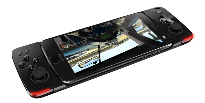 Motorola'dan şekilden şekle giren telefon: Moto Z² Play - 1