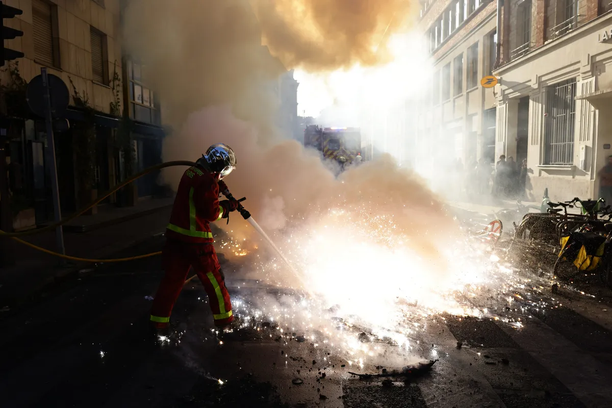 avrupada-protesto-dalgasi-buyuyor-1792339934310.jpg Paris'ten Roma'ya büyük kaos! Avrupa'da krizin faturası sokaklara yansıdı - 1