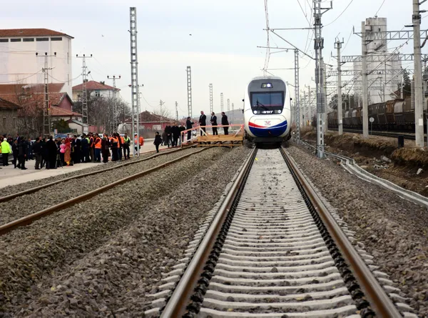 Bir ile daha hızlı tren geliyor - 2