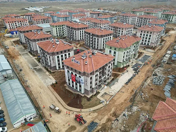 Depremzedeler yeni yuvalarına kavuşuyor! Devlet 10 ayda teslim etti - 2