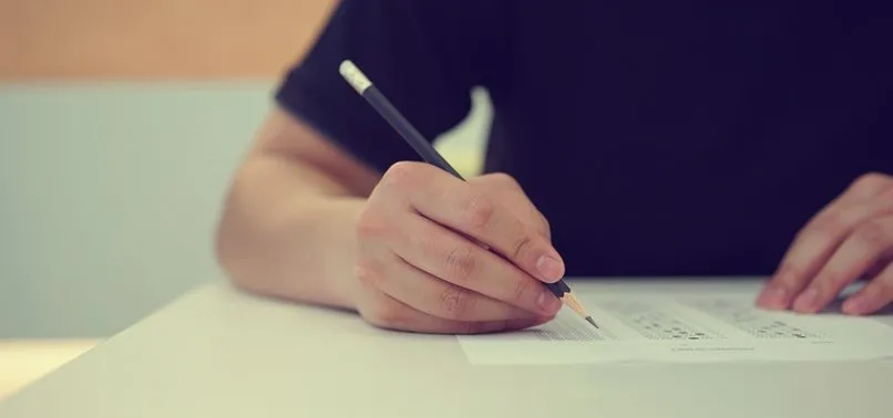 bursluluk sinavinda kalem silgi