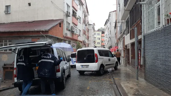 beyoglunda-eski-esine-kursun-yagdiran-zanli-yakalandi-1621825638285.jpg Beyoğlu'nda eski eşine kurşun yağdıran zanlı yakalandı - 1