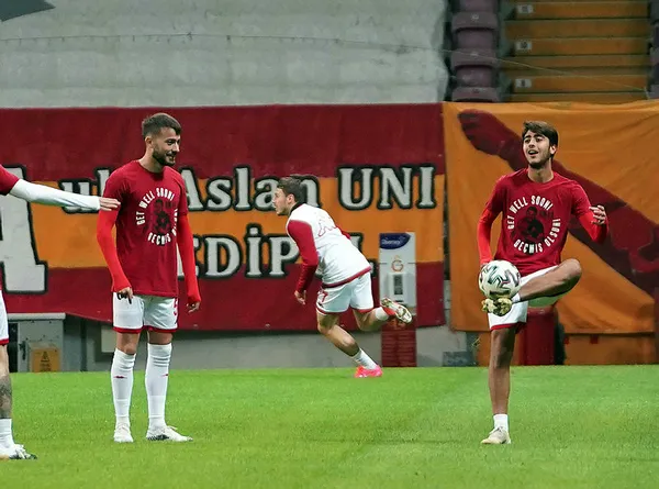 Galatasaraylı ve Antalyasporlu futbolcular Omar’ı unutmadı