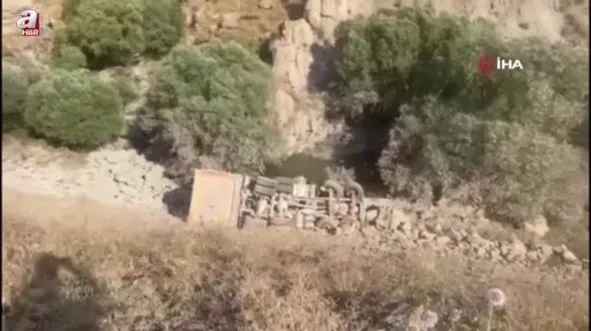 Hakkari’de kamyon uçuruma yuvarlandı
