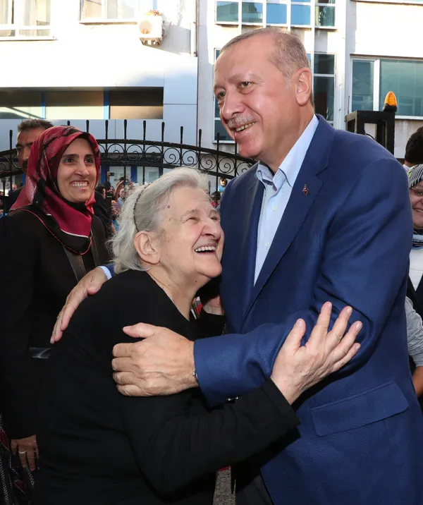 1607145512943.jpg Kimsesizlerin meleği Kasımpaşa’nın Oya Kayacık annesini kaybettik - 2