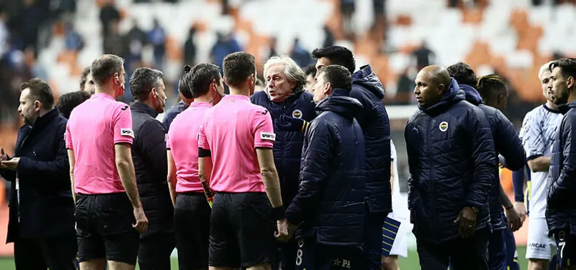 Kırmızı kart sonrası hakem Ali Palabıyık ile Jorge Jesus arasındaki diyalog! Jesus açıkladı: "İlk niyetim oyuncularımı uzaklaştırmaktı..."