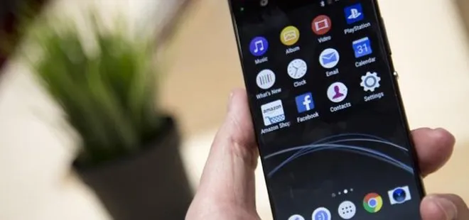 SİYASİLERİN TELEFON NUMARALARINI YAYINLANDILAR