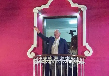 Peru'da devlet başkanı seçimini Kuczynski kazandı