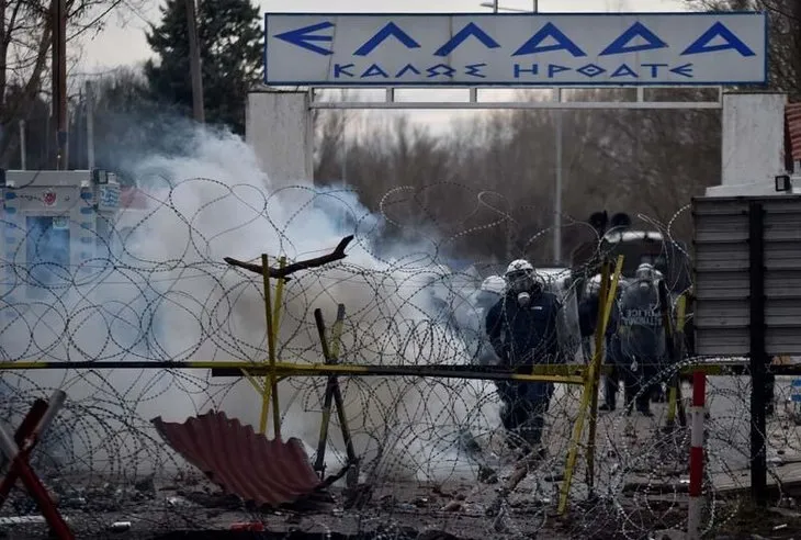 Yunan askerlerden Suriyeli göçmenlere sert müdahale