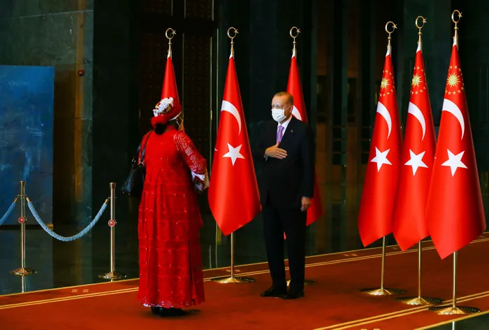 Son dakika: Başkan Erdoğan Külliye'de 30 Ağustos Zafer Bayramı tebriklerini kabul etti! Arka planda bulunan resim dikkat çekti - 3