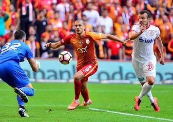 Galatasaray, Antalyaspor'u 2-1 mağlup etti