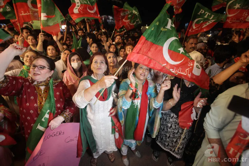 Imran Khan'ın destekçileri Pakistan'da sokağa döküldü! Muhalefete "ABD'nin hainleri" tepkisi 10