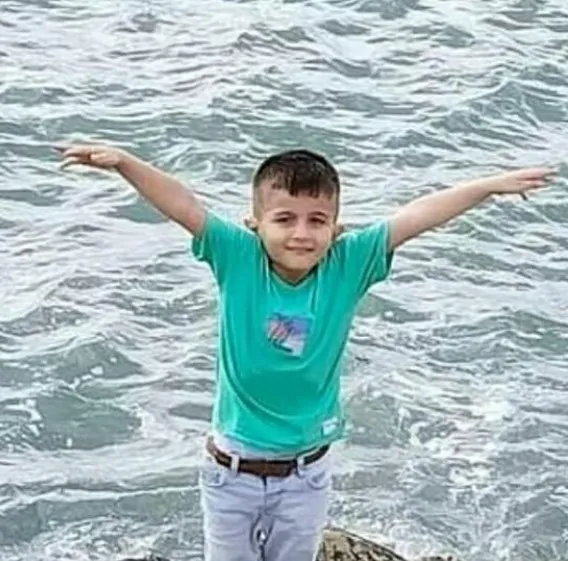1689666736733.jpg İzmir'de düğün salonundaki dekorun altında kalan 5 yaşındaki Deniz Efe hayatını kaybetmişti! İşletme müdürü serbest bırakıldı - 1