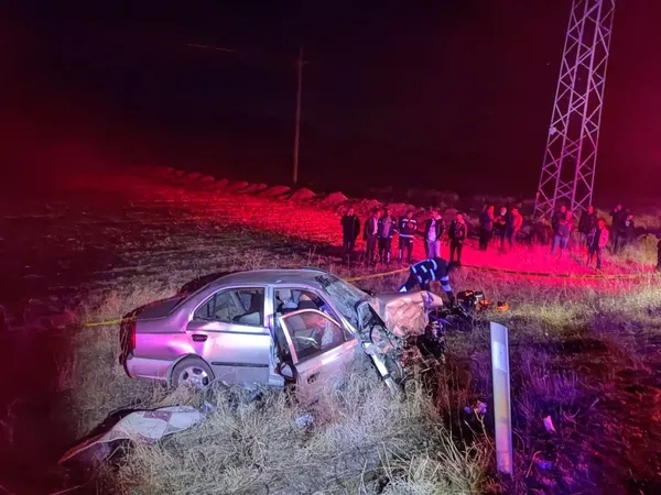 1704561183999.jpg Niğde’de feci kaza! İki otomobil kafa kafaya çarpıştı: Ölü ve yaralılar var - 1