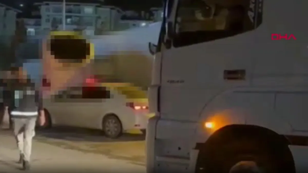 Kocaeli'de TIR'a operasyon: 4 milyon değerindeki 49 bin paket kaçak sigaraya el konuldu