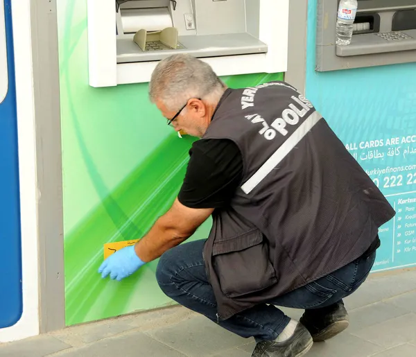 atmden-para-cekerken-havali-tufekle-vuruldu-yaralanan-sahis-hastaneye-kaldirildi-1628449892940.jpg ATM'den para çekerken havalı tüfekle vuruldu: Yaralanan şahıs hastaneye kaldırıldı - 2