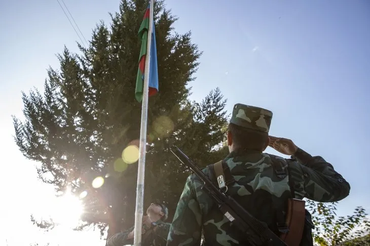 Ermenistan işgalinden kurtarılan Azerbaycan'ın Zengilan kentindeki karakollara bayrak çekildi