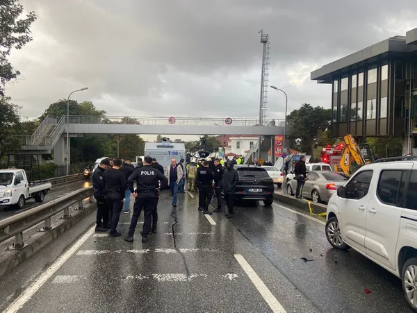 Üsküdar'da 14 araç birbirine girdi! Zincirleme kazada TOMA detayı - 1