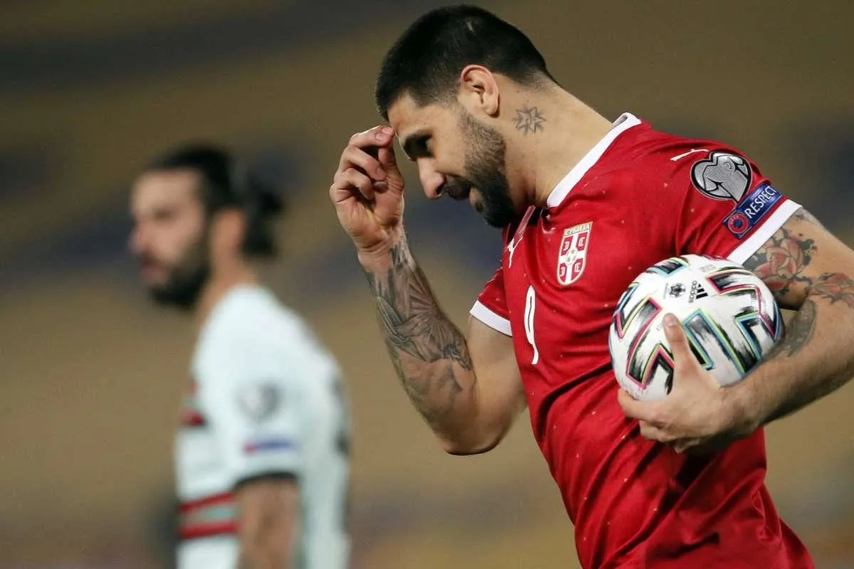 Sezonu iki kupayla kapatan Beşiktaş, Sırp golcüyü istiyor: Aleksandar Mitrovic'e pençe