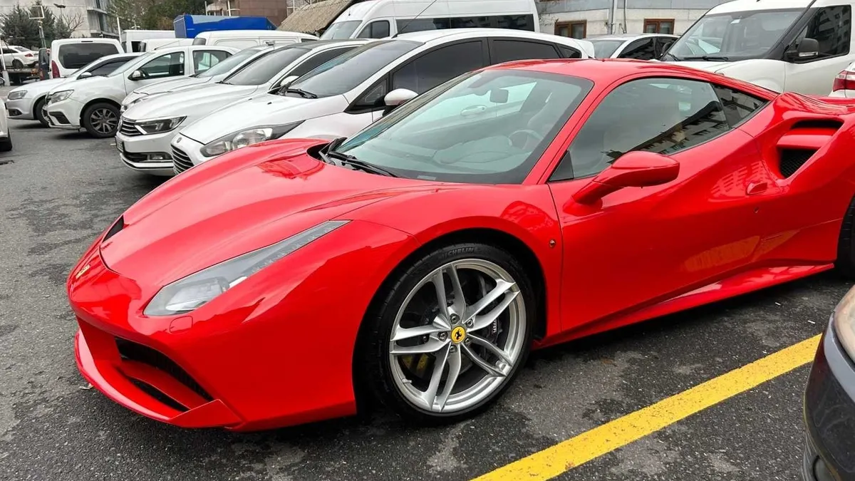 T plakalı lüks araçlar için harekete geçildi! Ferrarilere vergisiz binenler takipte! Bakanlık devrede