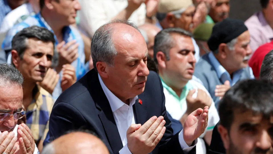 CHP her seçim ayrı kılıkta!