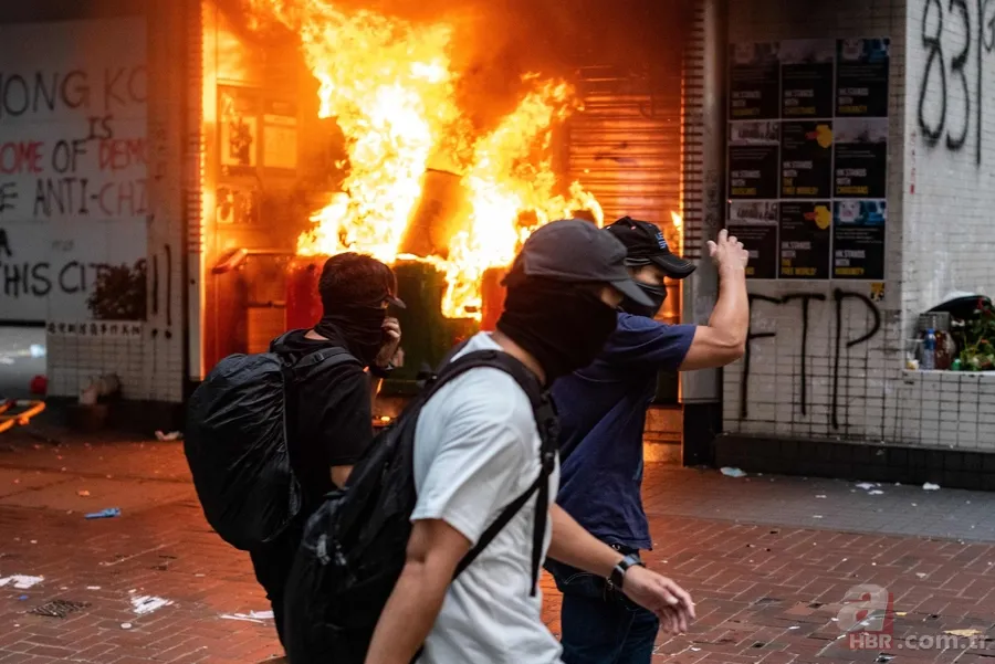 Hong Kong'dan dehşete düşüren kareler! Protestolar devam ediyor 1