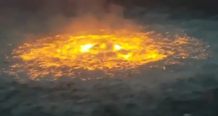 Meksika'da okyanus cehenneme döndü! 'Ateş gözü' 78 metre derinlikten yaktı