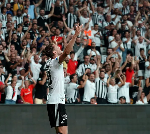 besiktastan-futbol-resitali-liderlik-koltugunu-devraldi-1661809025716.jpg Beşiktaş'tan futbol resitali! Liderlik koltuğunu devraldı - 6