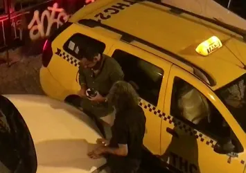 Beyoğlu’nda ‘değnekçiler’ suçüstü yakalandı! O anlar kamerada
