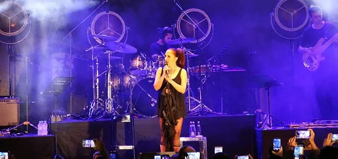 Ünlü şarkıcı Sertab Erener konserine şok baskın!