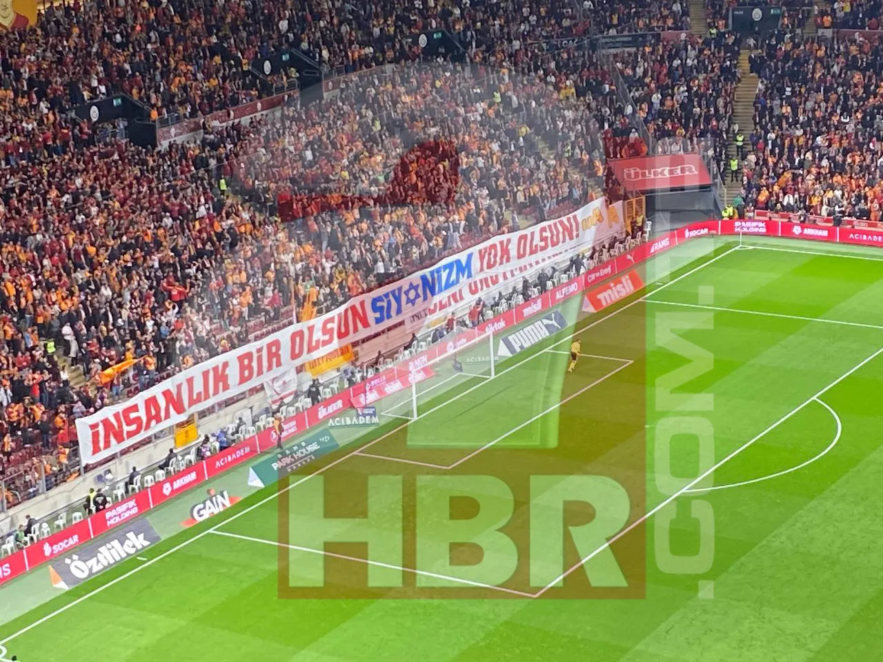 Galatasaray tribünü soykırıma sessiz kalmadı: İnsanlık bir olsun Siyonizm yok olsun