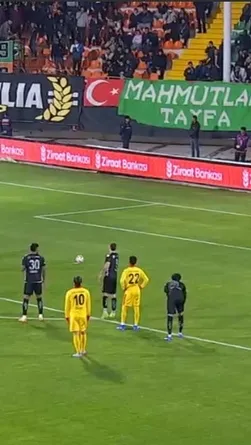 Barış Alper Yılmaz penaltıdan attığı golle takımını öne geçirdi