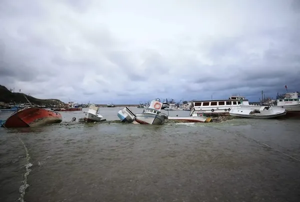 İstanbul’a su sağlayan Pabuçdere ve Kazandere barajı taştı! Tekneler yan yattı, barınaklar sular altında kaldı