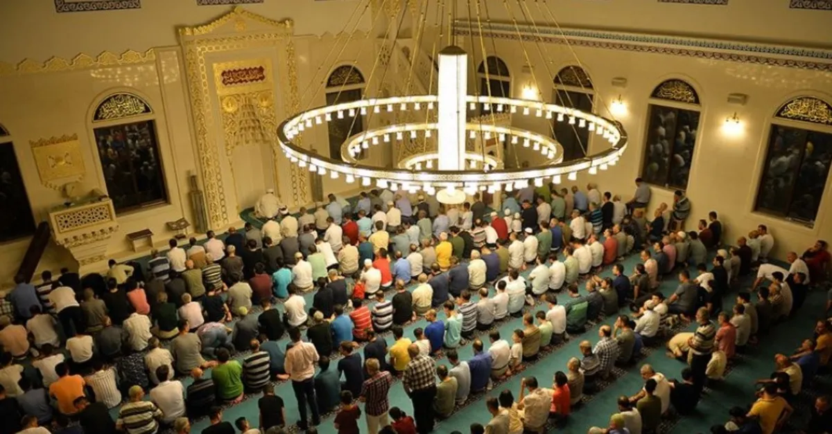 Diyanet İşleri Başkanlığı: Camilerdeki sabit oturaklar kaldırılacak